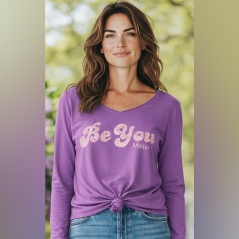 Target Women’s “Be You” Floral Graphic Love💖Tee